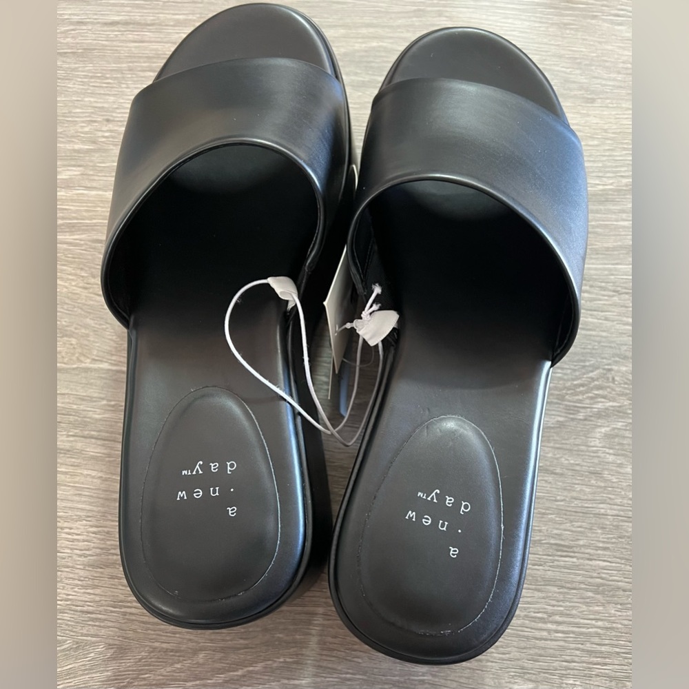 A New Day- Women's Wynona Platform Sandals - Picture 4 of 5